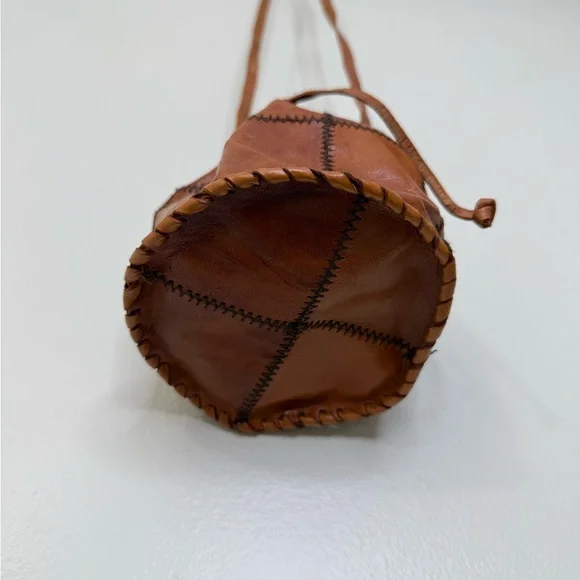 VINTAGE BROWN PATCHWORK LEATHER DRAWSTRING CROSSBODY BAG - Picture 3 of 11